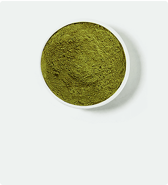 De witte kratomsoort in de kom